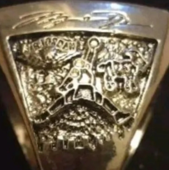 NEW! MICHAEL JORDAN CAREER HALL OF FAME SIZE 11 RING WITH RING BOX & POSTERS SET - Picture 10 of 17